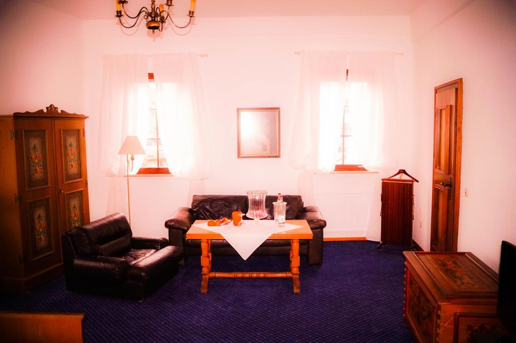 Schlosshotel Hoefingen Leonberg Exterior photo